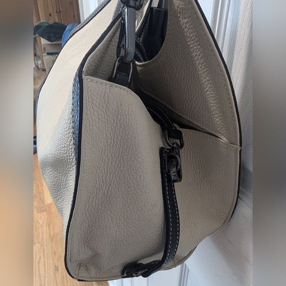 Vittoria Napoli Convertible Bag - Picture 9 of 15